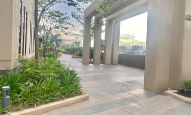 FOR SALE: SEAVIEW STUDIO CONDO UNIT IN MANDANI BAY SUITES. MOVE-IN READY. FULLY- FURNISHED. NEAR CEBU DOCTOR'S UNIVERSITY-MANDAUE CITY, CEBU.