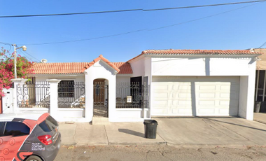 Remate preciosa casa en Av Marmoleros, Baja California