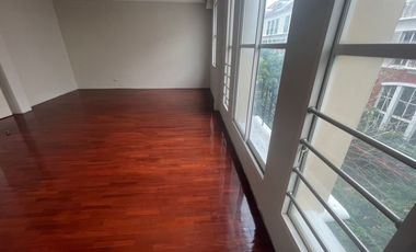 HOT ! 4 Stories Townhouse for Sale 4 Bedrooms 6 Bathrooms corner house located in the middle of ThongLo area, British Town Thonglor