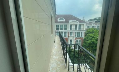 HOT ! 4 Stories Townhouse for Sale 4 Bedrooms 6 Bathrooms corner house located in the middle of ThongLo area, British Town Thonglor