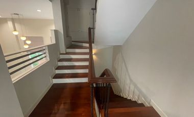 HOT ! 4 Stories Townhouse for Sale 4 Bedrooms 6 Bathrooms corner house located in the middle of ThongLo area, British Town Thonglor