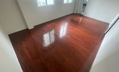 HOT ! 4 Stories Townhouse for Sale 4 Bedrooms 6 Bathrooms corner house located in the middle of ThongLo area, British Town Thonglor