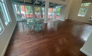 HOT ! 4 Stories Townhouse for Sale 4 Bedrooms 6 Bathrooms corner house located in the middle of ThongLo area, British Town Thonglor