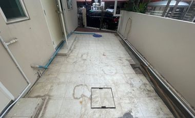 HOT ! 4 Stories Townhouse for Sale 4 Bedrooms 6 Bathrooms corner house located in the middle of ThongLo area, British Town Thonglor