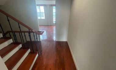 HOT ! 4 Stories Townhouse for Sale 4 Bedrooms 6 Bathrooms corner house located in the middle of ThongLo area, British Town Thonglor
