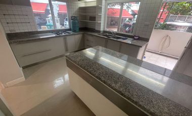 HOT ! 4 Stories Townhouse for Sale 4 Bedrooms 6 Bathrooms corner house located in the middle of ThongLo area, British Town Thonglor