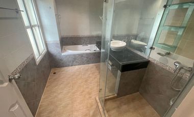 HOT ! 4 Stories Townhouse for Sale 4 Bedrooms 6 Bathrooms corner house located in the middle of ThongLo area, British Town Thonglor