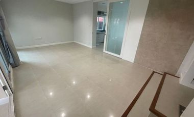 HOT ! 4 Stories Townhouse for Sale 4 Bedrooms 6 Bathrooms corner house located in the middle of ThongLo area, British Town Thonglor