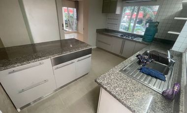 HOT ! 4 Stories Townhouse for Sale 4 Bedrooms 6 Bathrooms corner house located in the middle of ThongLo area, British Town Thonglor