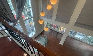 HOT ! 4 Stories Townhouse for Sale 4 Bedrooms 6 Bathrooms corner house located in the middle of ThongLo area, British Town Thonglor