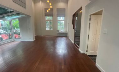 HOT ! 4 Stories Townhouse for Sale 4 Bedrooms 6 Bathrooms corner house located in the middle of ThongLo area, British Town Thonglor