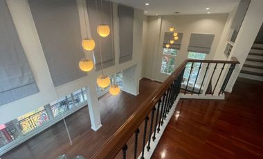 HOT ! 4 Stories Townhouse for Sale 4 Bedrooms 6 Bathrooms corner house located in the middle of ThongLo area, British Town Thonglor
