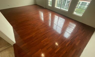 HOT ! 4 Stories Townhouse for Sale 4 Bedrooms 6 Bathrooms corner house located in the middle of ThongLo area, British Town Thonglor