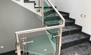 Casa en venta 4 niveles  en la cima de Zapopan