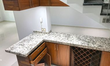 Casa en venta 4 niveles  en la cima de Zapopan