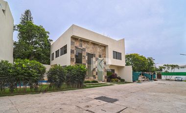 CASA CON ROOF GARDEN EN LOMAS DE CUERNAVACA