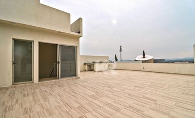 CASA CON ROOF GARDEN EN LOMAS DE CUERNAVACA