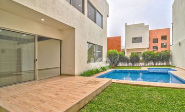 CASA CON ROOF GARDEN EN LOMAS DE CUERNAVACA