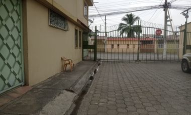 Suite amoblada de Alquiler en la Alborada 12va etapa, herradura cerrada.
