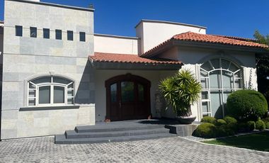 Casa en VENTA… Los Sauces Col. Llano Grande, Metepec, Méx.