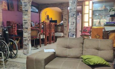 Amplia Casa en Venta- Arboledas Aragon