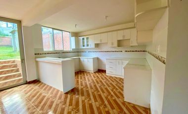 VENTA DE CASA DE ESTRENO, LA ESPERANZA HUANUCO