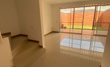 VENDO CASA CIUDAD COUNTRY.