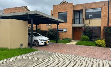 ARRIENDO HERMOSA CASA HACIENDA FONTANAR