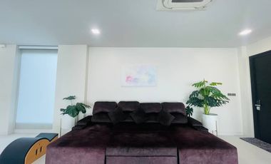 THE MINIMALUXE is different from all other residences within the development project. Created to foster a sense of zen- like calm, creativity ,seamles