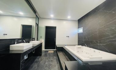 THE MINIMALUXE is different from all other residences within the development project. Created to foster a sense of zen- like calm, creativity ,seamles