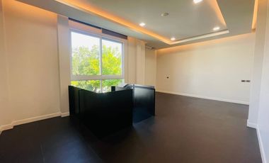 THE MINIMALUXE is different from all other residences within the development project. Created to foster a sense of zen- like calm, creativity ,seamles