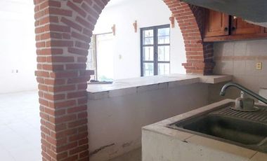 VENTA DE CASA SOLA CON JARDÍN DE 500 M2 EN OACALCO, YAUTEPEC