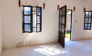 VENTA DE CASA SOLA CON JARDÍN DE 500 M2 EN OACALCO, YAUTEPEC