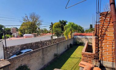 VENTA DE CASA SOLA CON JARDÍN DE 500 M2 EN OACALCO, YAUTEPEC