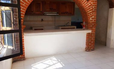 VENTA DE CASA SOLA CON JARDÍN DE 500 M2 EN OACALCO, YAUTEPEC