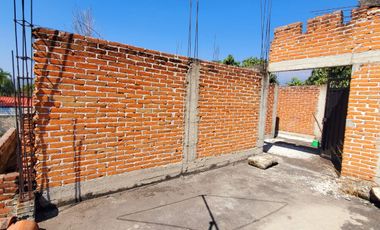 VENTA DE CASA SOLA CON JARDÍN DE 500 M2 EN OACALCO, YAUTEPEC