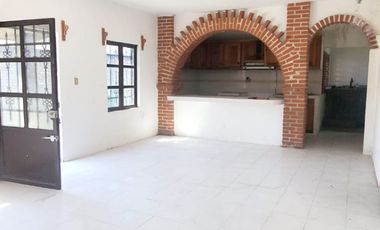 VENTA DE CASA SOLA CON JARDÍN DE 500 M2 EN OACALCO, YAUTEPEC