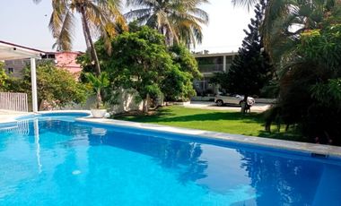 Casa de la laguna jardín y alberca en Acapulco (tres palos)