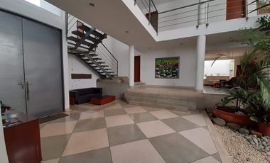SE ALQUILA HERMOSA Y AMPLIA CASA EN EXCLUSIVO SECTOR DEL OESTE
