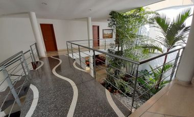 SE ALQUILA HERMOSA Y AMPLIA CASA EN EXCLUSIVO SECTOR DEL OESTE