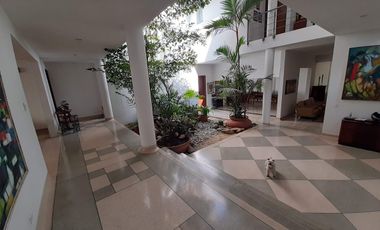 SE ALQUILA HERMOSA Y AMPLIA CASA EN EXCLUSIVO SECTOR DEL OESTE