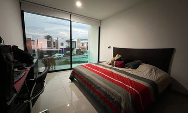 Hermosa Residencia Frente A Parque En 