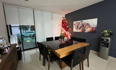 Hermosa Residencia Frente A Parque En 