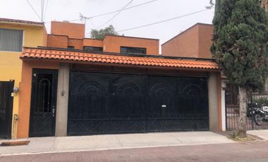 Casa en Renta en Calesa, Querétaro, Querétaro, puede funcionar como oficinas a puerta cerrada