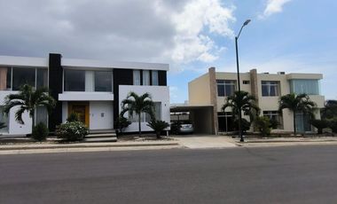 Casa de venta, zona norte de Montecristi Golf Club