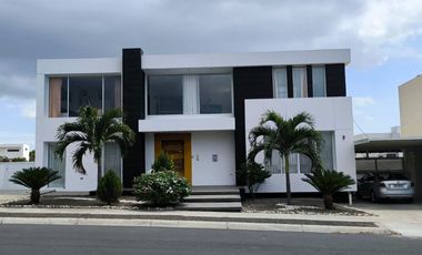 Casa de venta, zona norte de Montecristi Golf Club