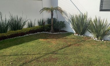 VENTA CASA CON JARDIN LOMAS VERDES 6TA SECCION