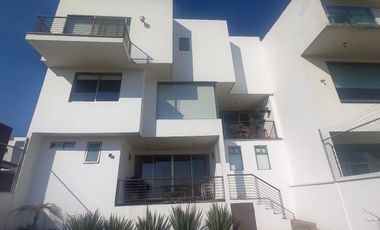VENTA CASA CON JARDIN LOMAS VERDES 6TA SECCION