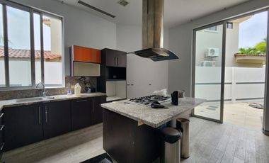 Samborondon, Renta de linda casa de estreno 4 dormitorios con pisicna y jacuzzi