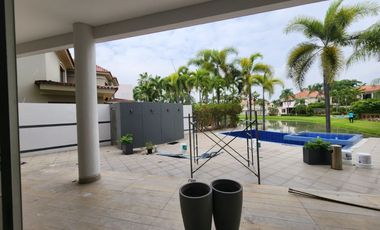 Samborondon, Renta de linda casa de estreno 4 dormitorios con pisicna y jacuzzi